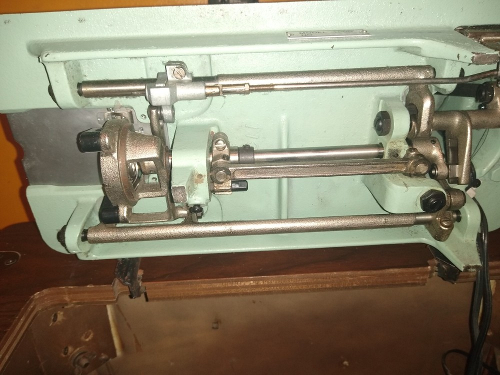 Vintage DRESSMAKER ZIGZAG MODEL 290A