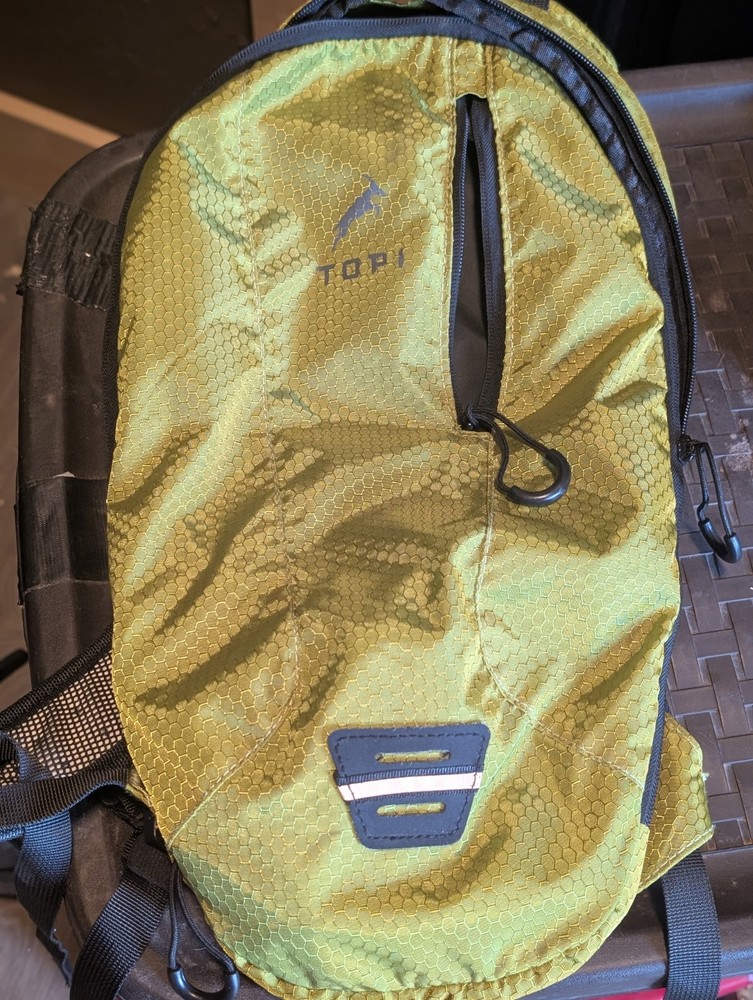 Topi Camelbak