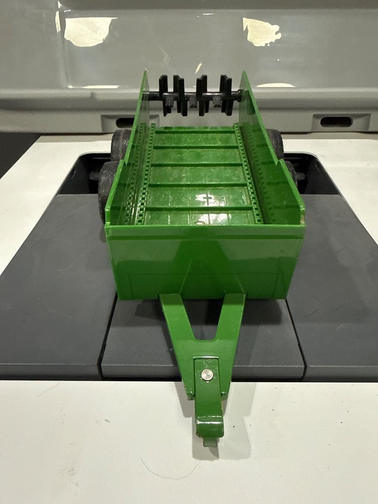 John Deere Plastic Manure Spreader