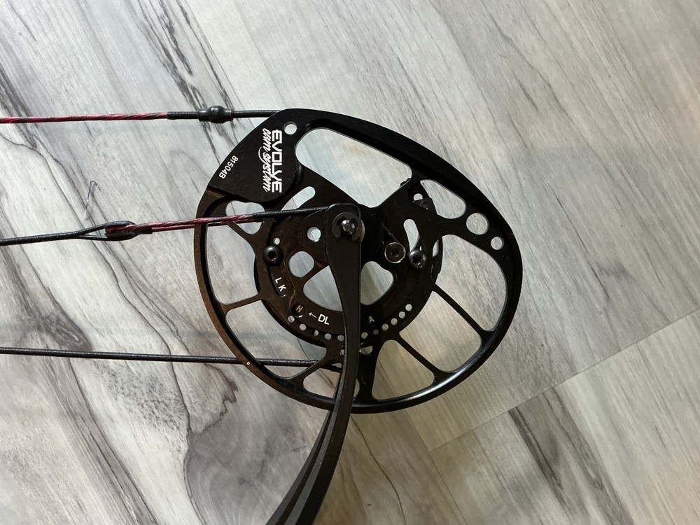 PSE 2019 Red 60# Perform X 3D Bow *Mint Condition* Purchased New & Lightly Used