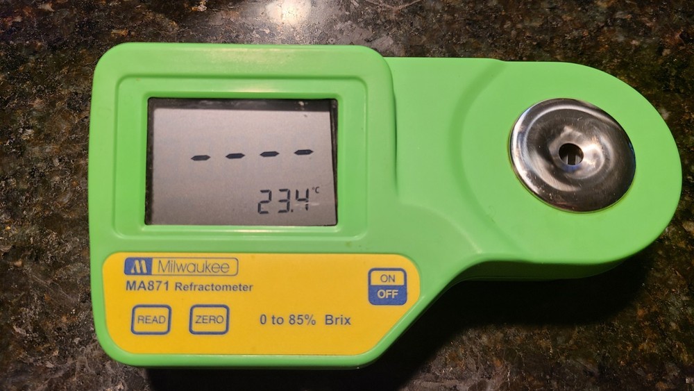 Milwaukee Instruments MA871 Digital Brix refractometer