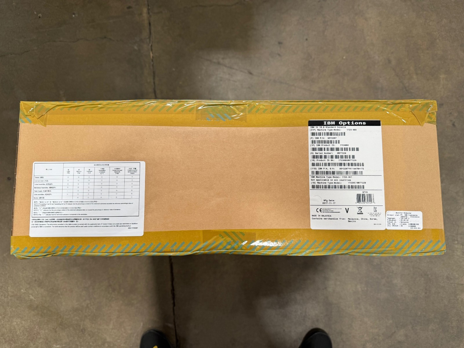 Brand New Sealed 1723-8BX IBM LENOVO-1U 18.5" STANDARD KVM CONSOLE KIT