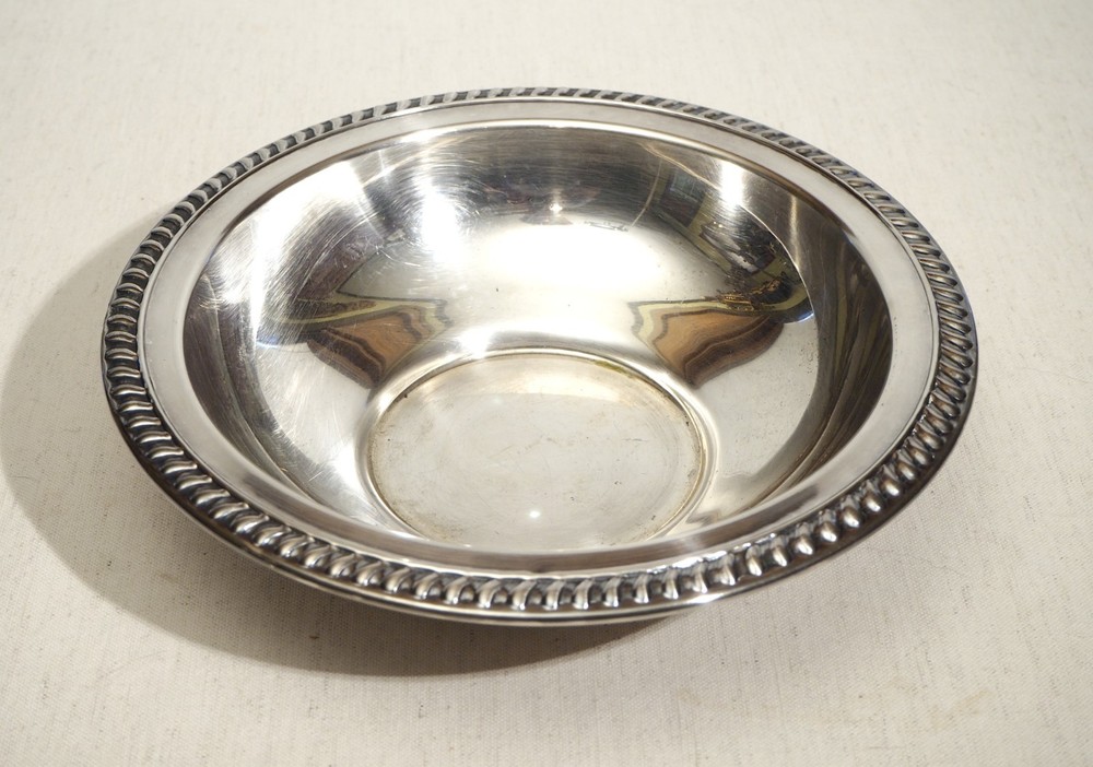 Vintage Wm A Rogers Silver Plated  11" Bowl