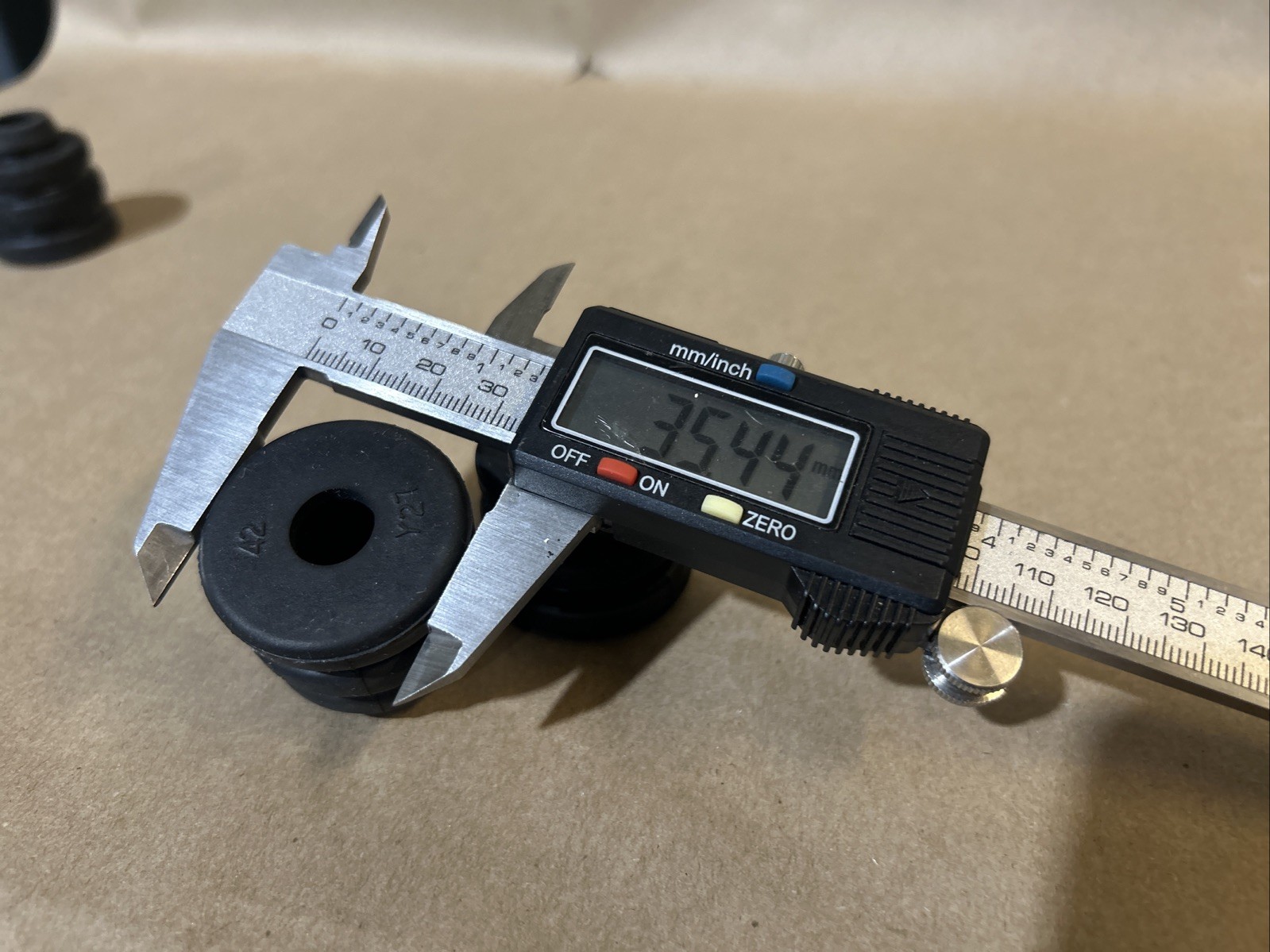 Refrigeration Compressor Mounting Rubber Damper Grommets Lot of 4