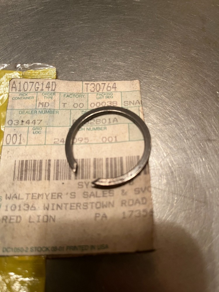 T30764 Genuine OEM John Deere SNAP RING