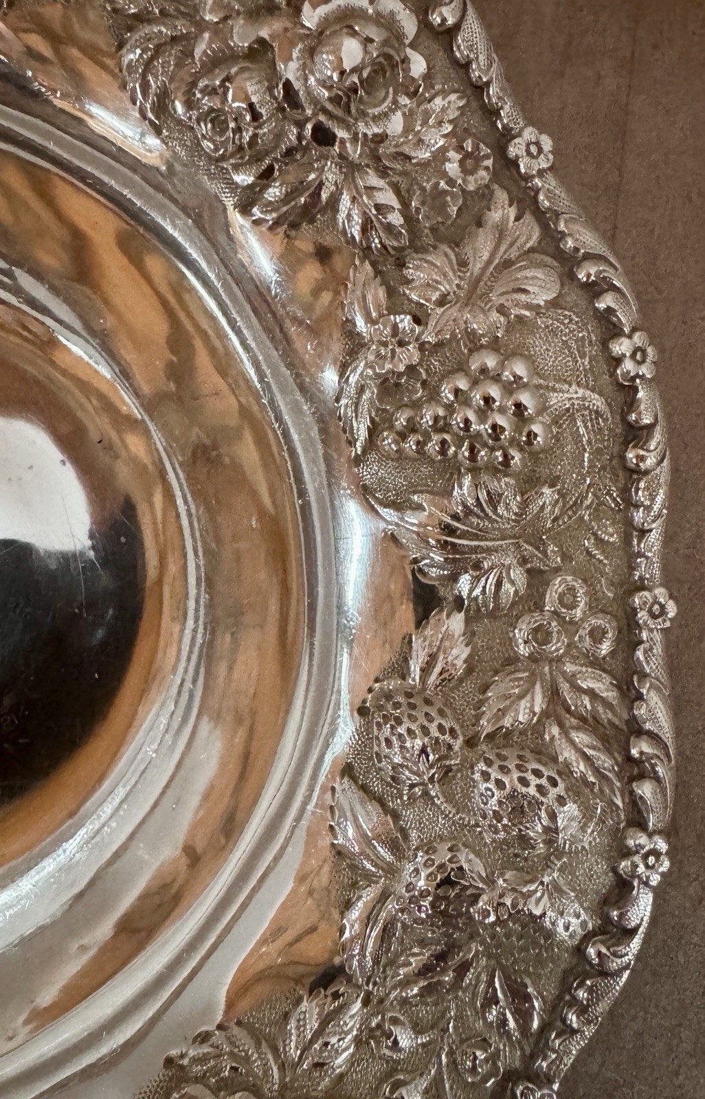 REPOUSSE LORING ANDREWS CO HAND CHASED STERLING 9 3/8" STRAWBERRY BOWL 11.1 OZT