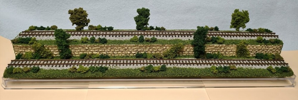 N SCALE 16" 2-LEVEL -SUMMER SCENE-DISPLAY CASE -FOR ANY N TRAINS
