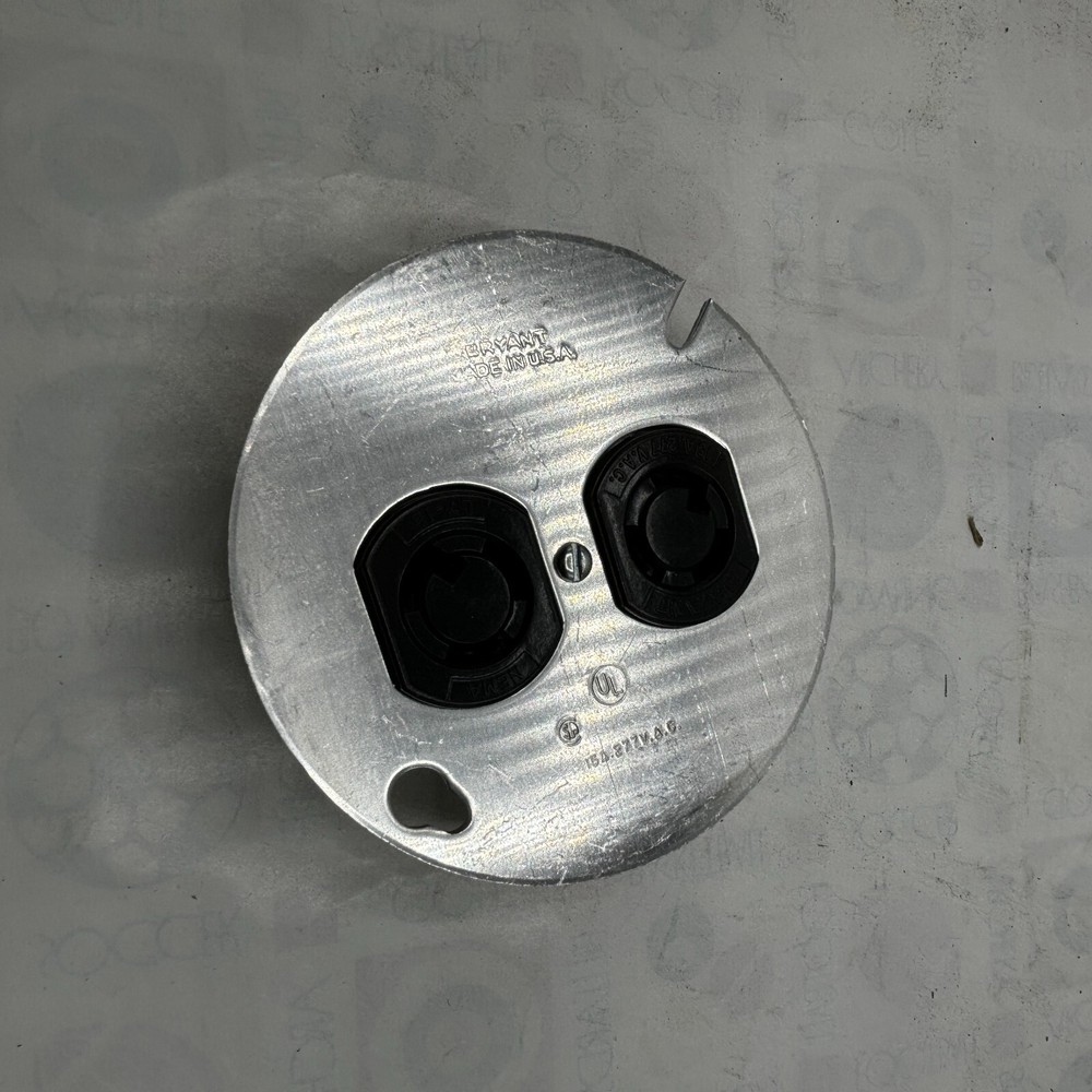 BRYANT 4751 Duplex Receptacle and box cover🔔