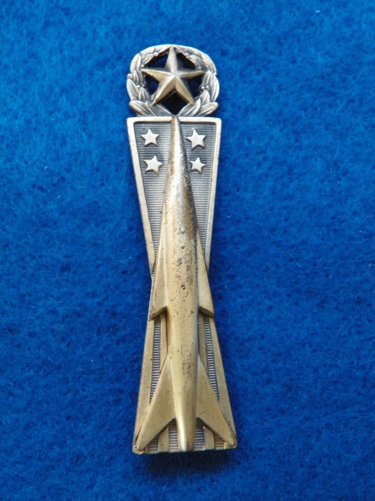 VIETNAM ORIGINAL 2 1/4" COMMAND MISSILE MAN CONTROL INSIGNIA-MAKER MARKED