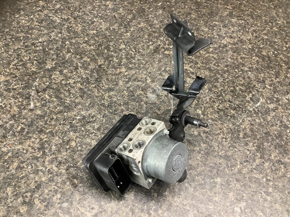 18 Ducati Supersport 939 ABS Pump Module 68C