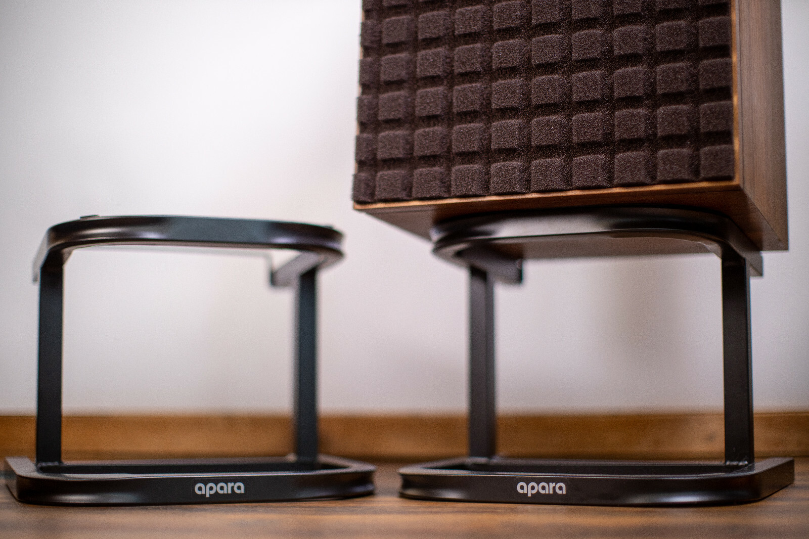 APARA™ Vintage Speaker Stands   Black Powder-Coated Steel  (One Pair)