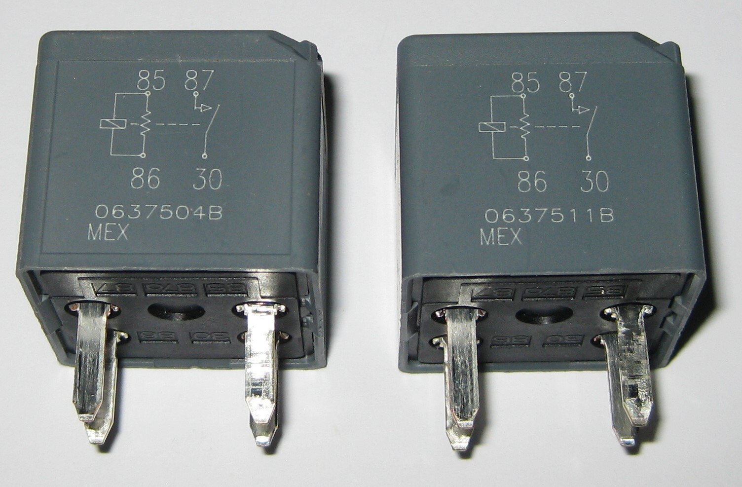 2 X Tyco 12V DC Automotive Relay - 30A - VF28 GM Car SPST NO Relay - N.O.