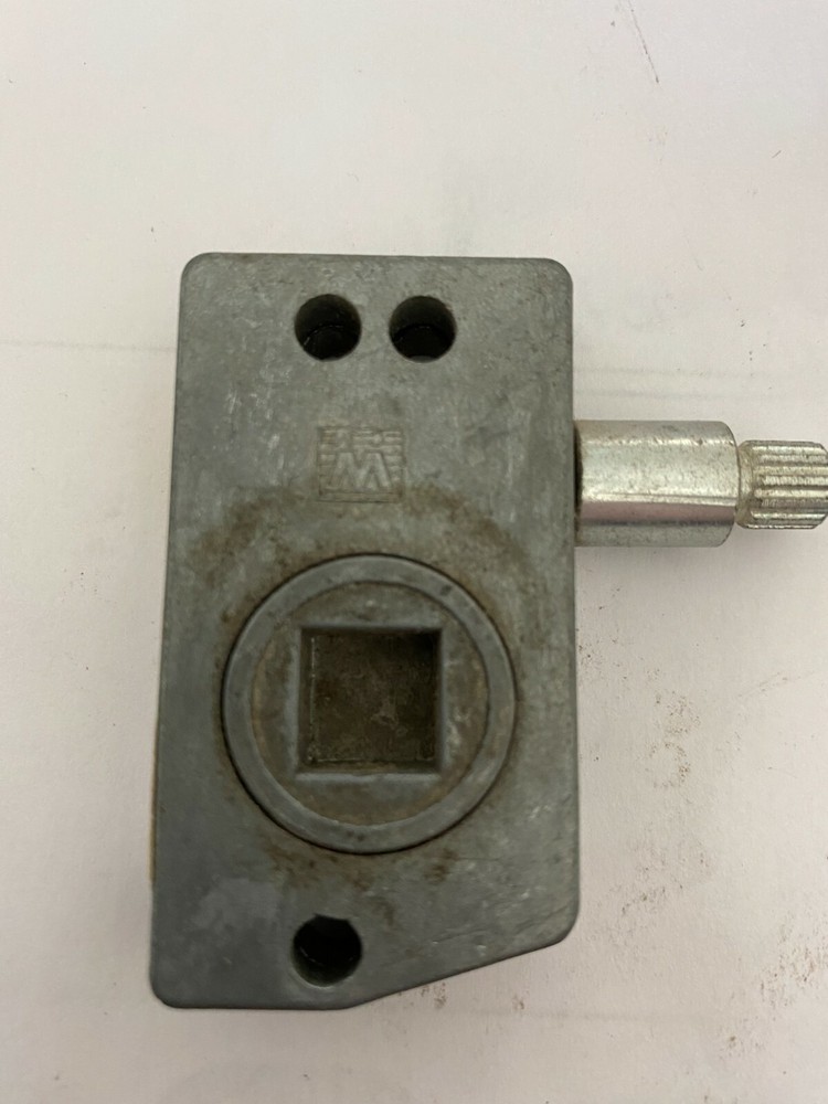 Mobile / RV Window Operator RH Square Hub Torque Side Mount 70-8250