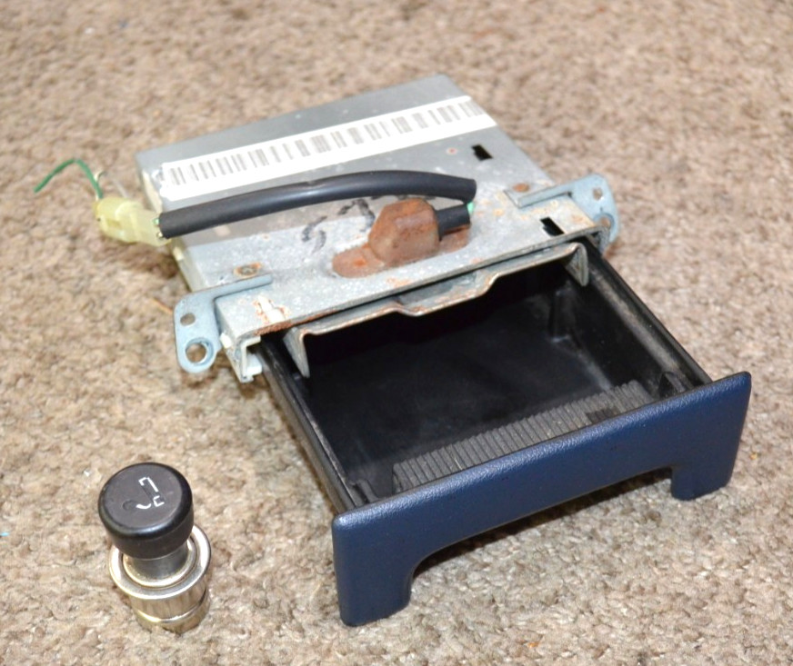 1988-1992 TOYOTA COROLLA ASHTRAY LIGHTER DASH PULL OUT AUTHENTIC