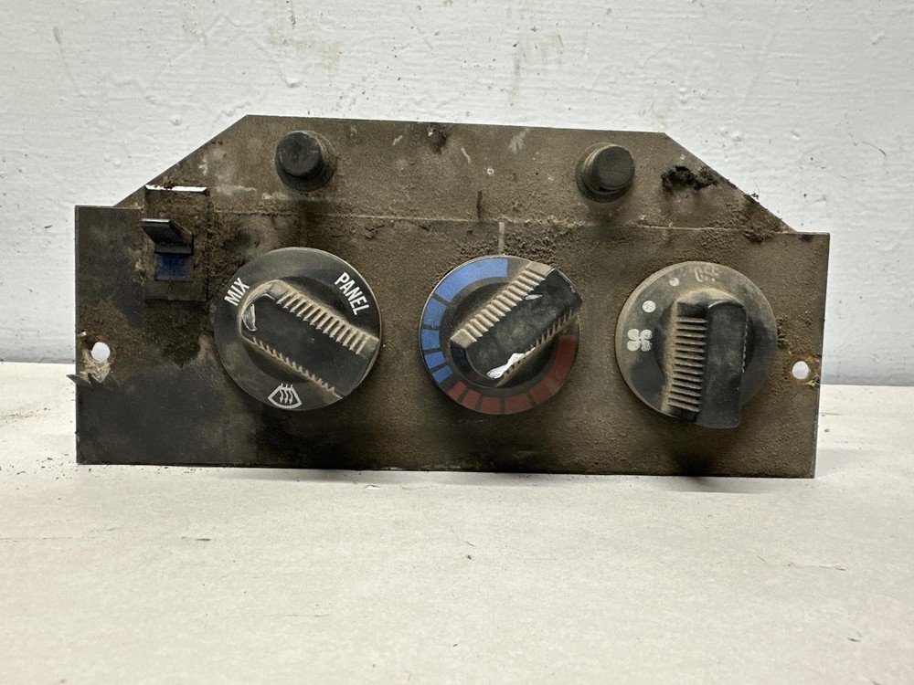 International 8100 Heater A/C Temperature Controls - Used
