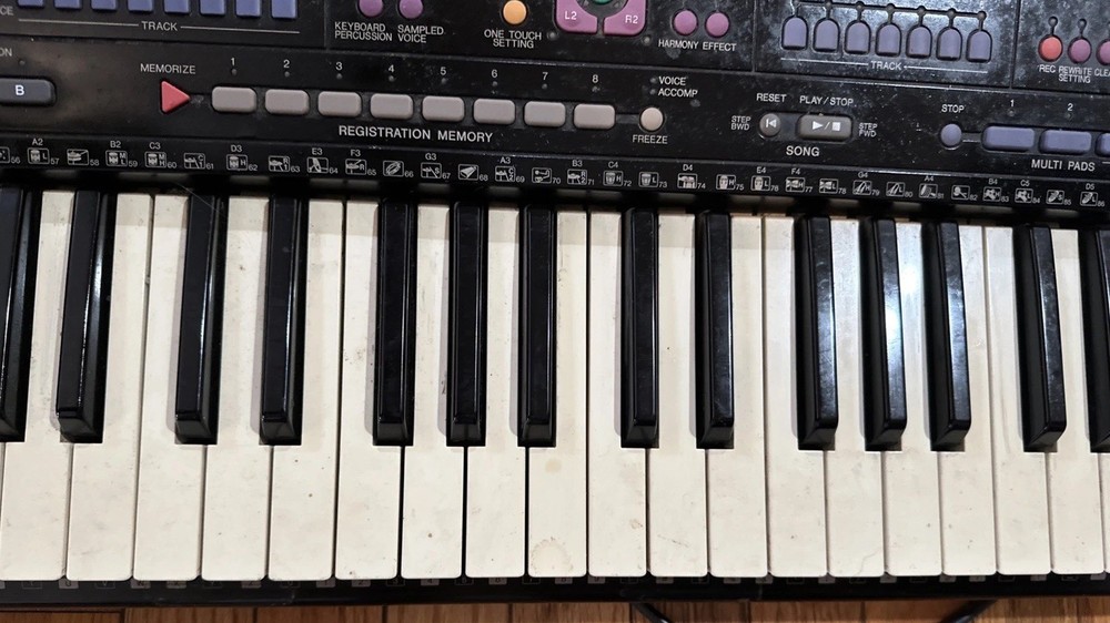 KEYBOARD YAMAHA PSR 2700