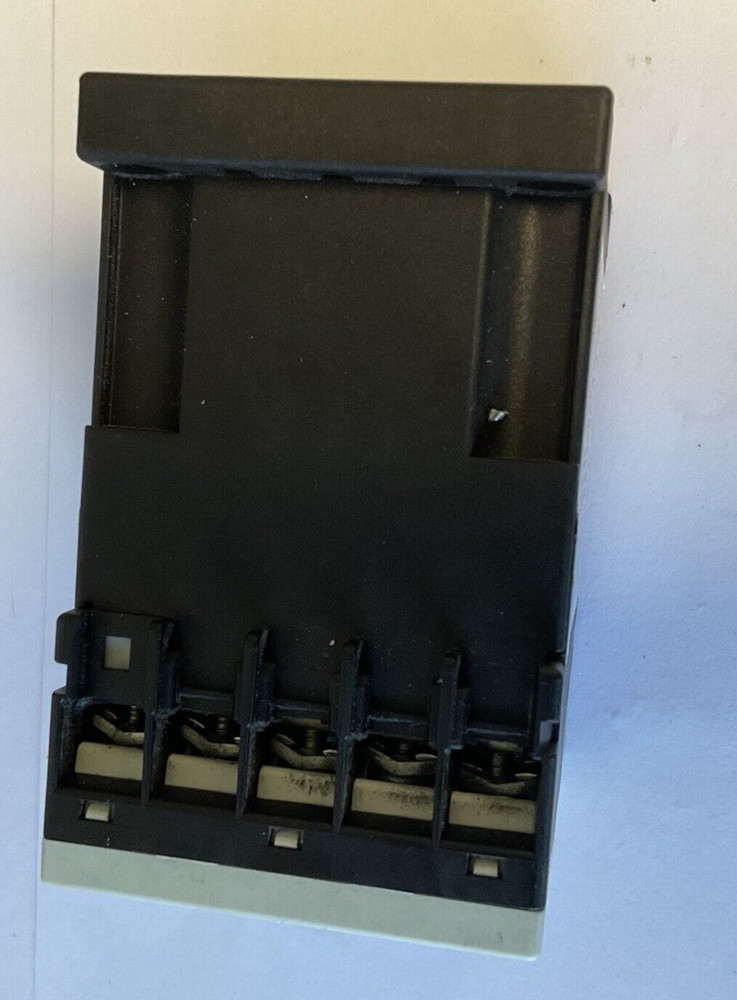 SIEMENS 3RT1015-1BB42 CONTACTOR 690V