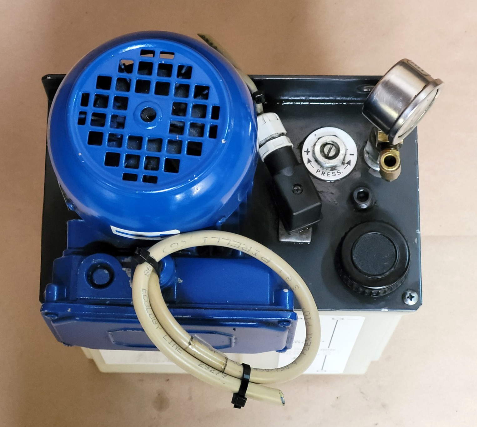 LUBRICATOR TANK ABB MOTORS TYPE UM 56B 4 FROM HARDINGE CONQUEST T42SP LATHE