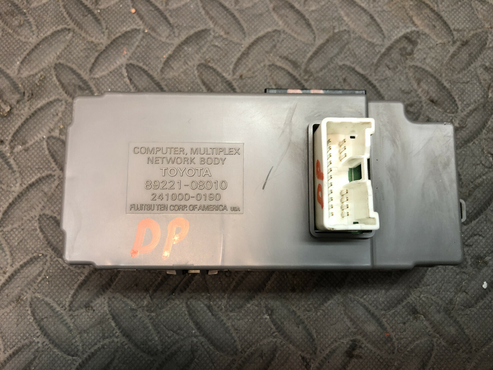 01-03 Toyota Sienna Multiplex Relay Integration Body Control Module 89221-08010
