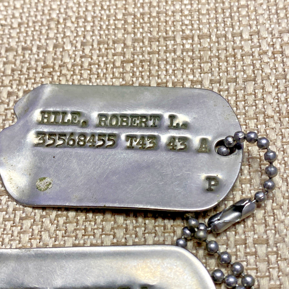 VINTAGE WWII T43 43 DOG TAGS ROBERT HILE