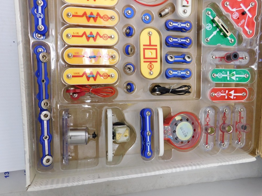 Elenco Electronic Snap Circuits Kit, SC-300, complete, 2007