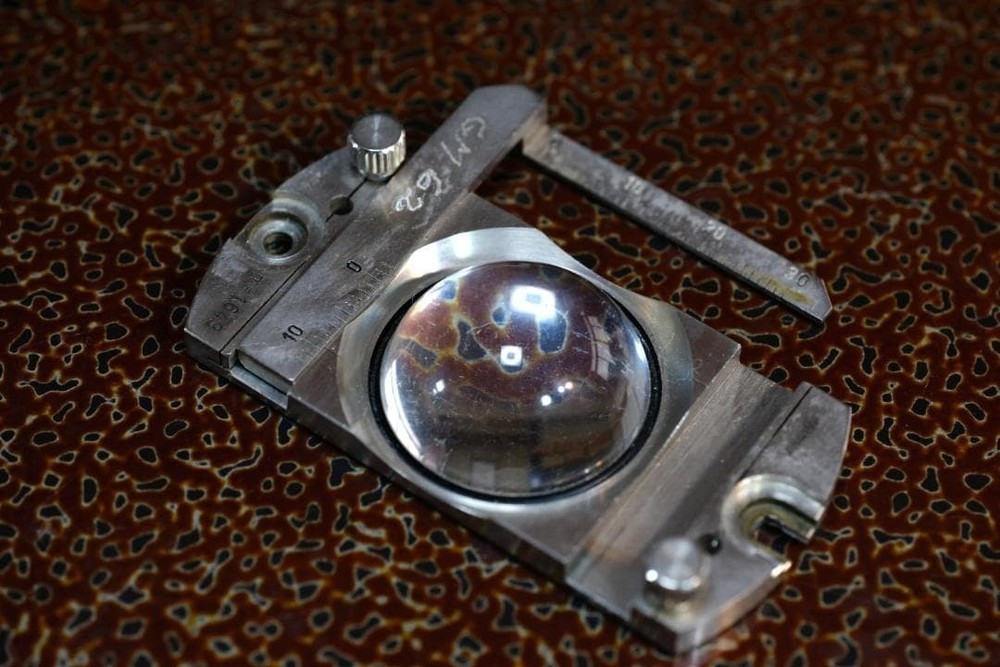 Antique Leitz Universal Rotating Stage UT2 Polarizing Microscope Accessory Case