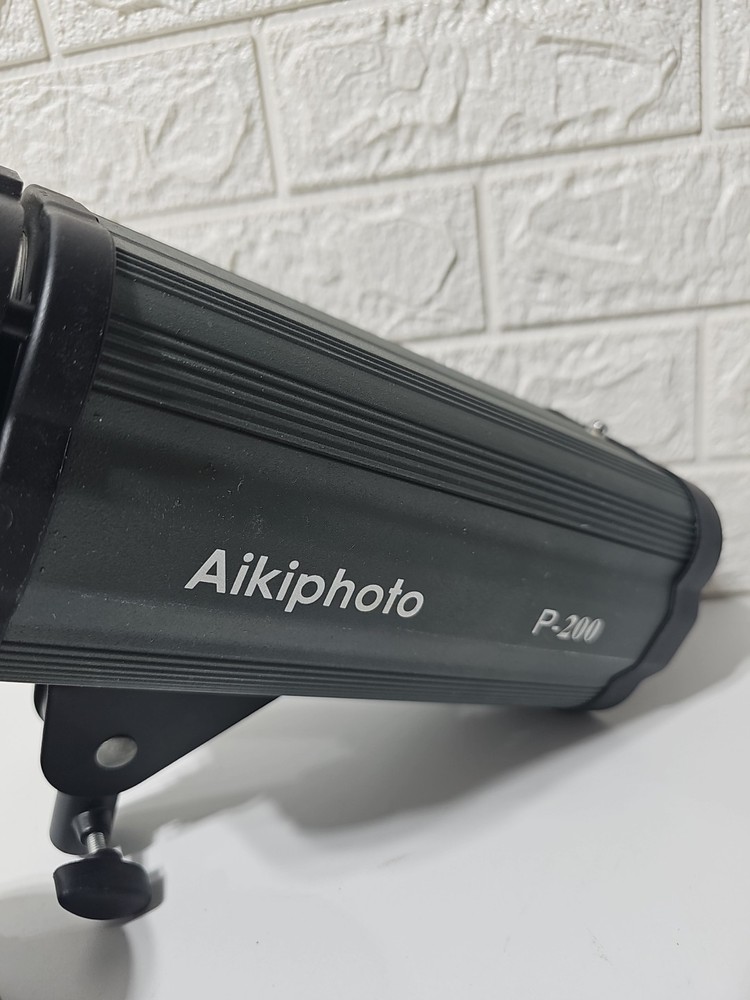 AIKIPHOTO P-200 Photo / Video Light Source PLEASE READ