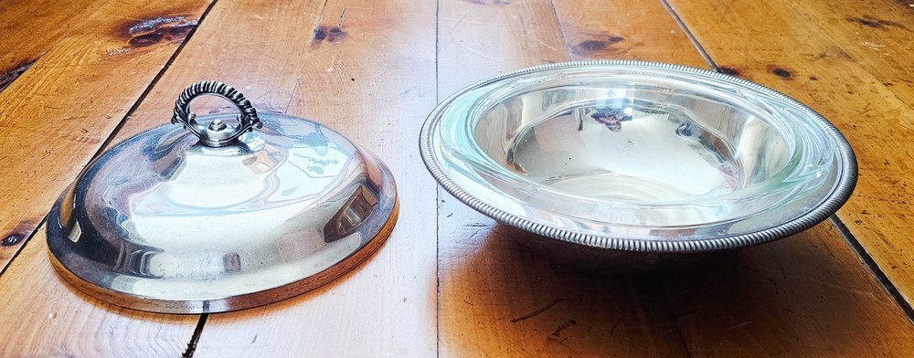 Wm Rogers 4262 Silverplate Serving Dish w Lid + 1-1/2 qt Pyrex Glass Bowl Vintag