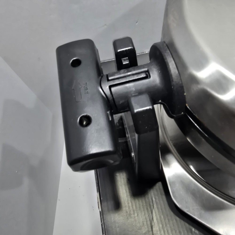 Waring Pro Professional Belgian Waffle Maker WMK200