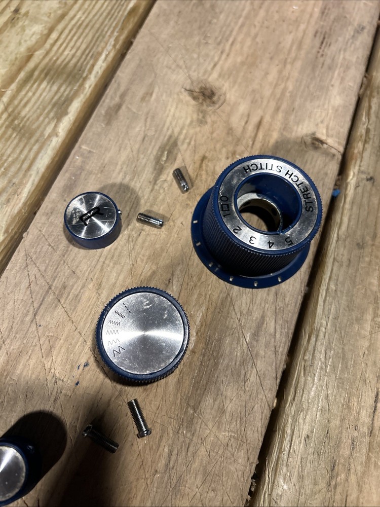 5 White Dressmaster Model 423 Sewing Machine Knobs & Screws