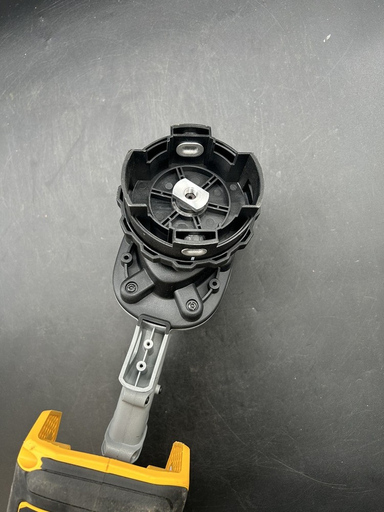 (DCST922B) DeWalt 20V MAX XR Brushless Folding String Trimmer