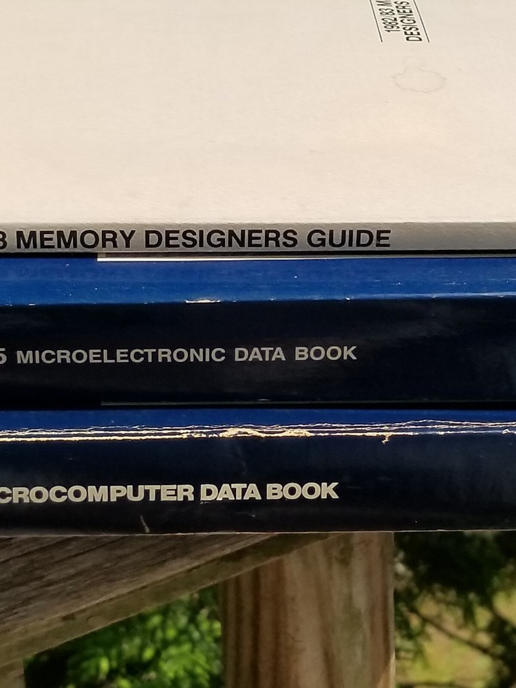4 VINTAGE MOSTEK MICROELECTRONICS BOOKS MEMORY DATA 1979 MICROCOMPUTER 1984, '85