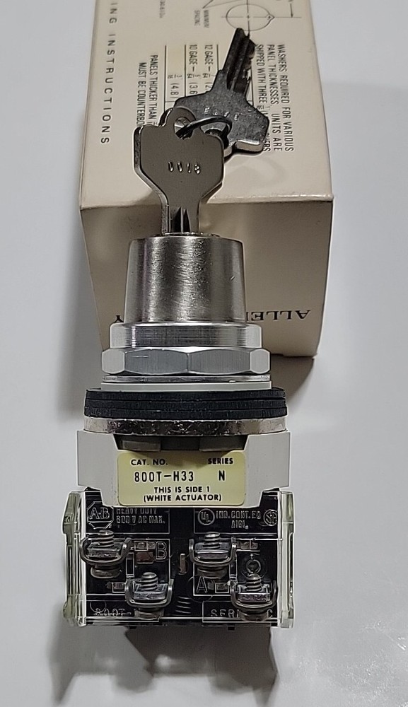 Allen-Bradley 800T-H33A 2 Position Key Selector Switch Maintain + Key Removal
