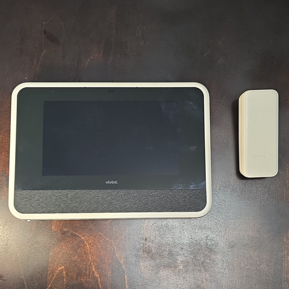 Vivint VS-SH2000-200 Smart Home Hub Control Panel with Switching Adapter