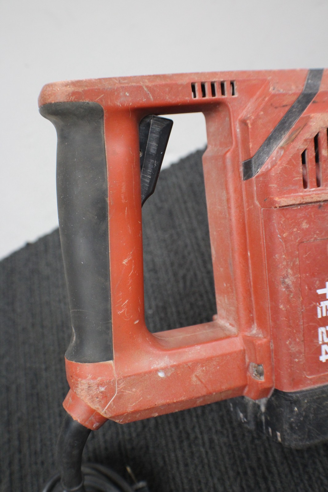 Hilti TE24 - 115V Corded Rotary HAMMER DRILL - W/Hard Shell Case.