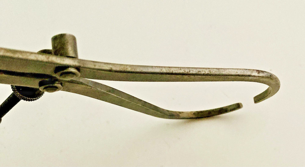 VINTAGE 6 INCH SPRING JOINT OUTSIDE CALIPER FLAT LEG