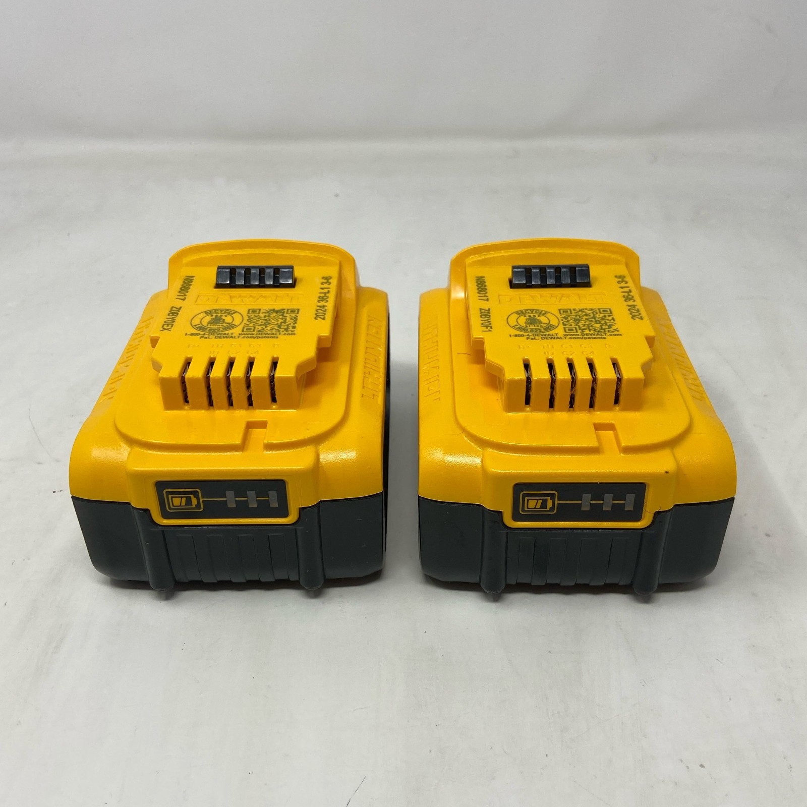 DEWALT XR 20V MAX 4.0Ah Lithium-Ion Batteries DCB204 2-Pack - Yellow/Black