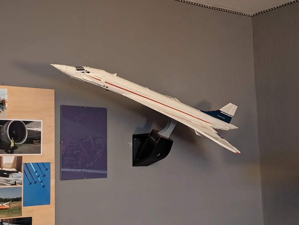 Ultimate Display Solutions wall mount display for Lego 10318 Concorde