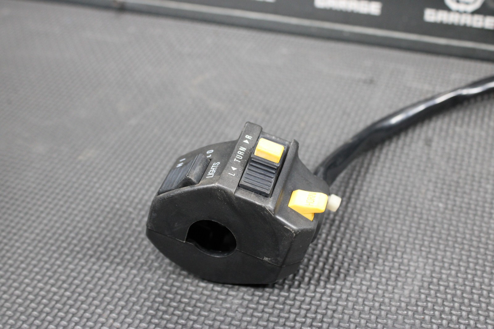 2005 SUZUKI 96-09 DR200SE OEM HANDLEBAR HORN HIGH LOW BEAM SWITCH CONTROL BUTTON