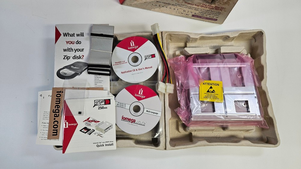 Iomega Zip 250MB Internal ATAPI IDE Drive Kit Complete in Box, PC/Mac Compatible