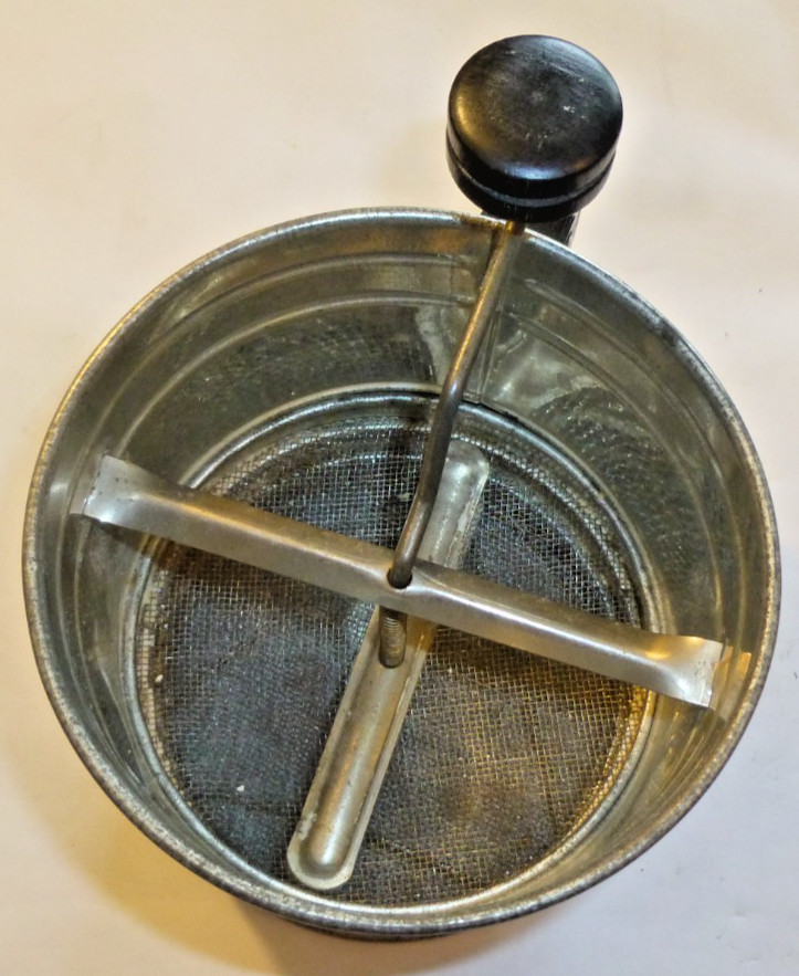 VINTAGE ANDROCK FLOUR SIFTER