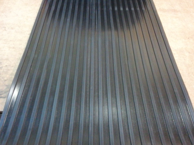 WIDE RIB RUBBER MATTING 48" WIDE