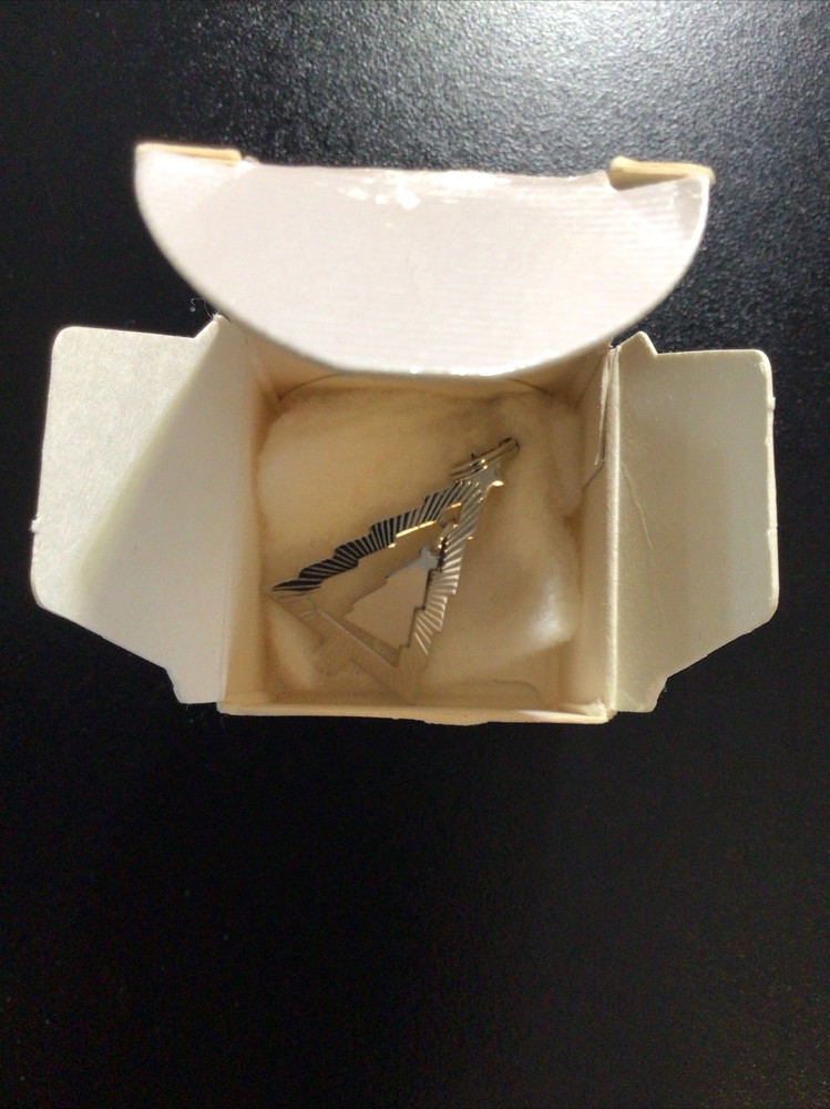 VINTAGE AVON CHRISTMAS TREE CHARM SILVERTONE