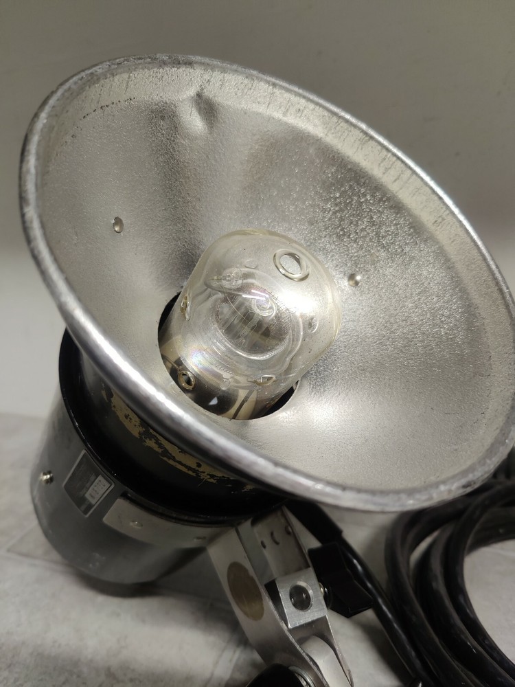 Speedotron Universal Light Head Unit Model 102 BULB NOT WORKING