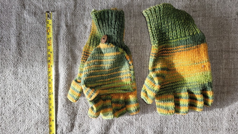 Woman's Gloves, knitted. finger cover