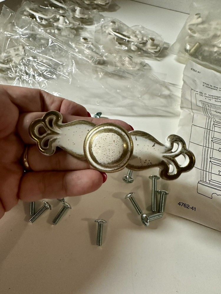 BPC10427 Drawer DROP BAIL Pull Handle (15) & BPC18032 Knob & Back Plate (4)