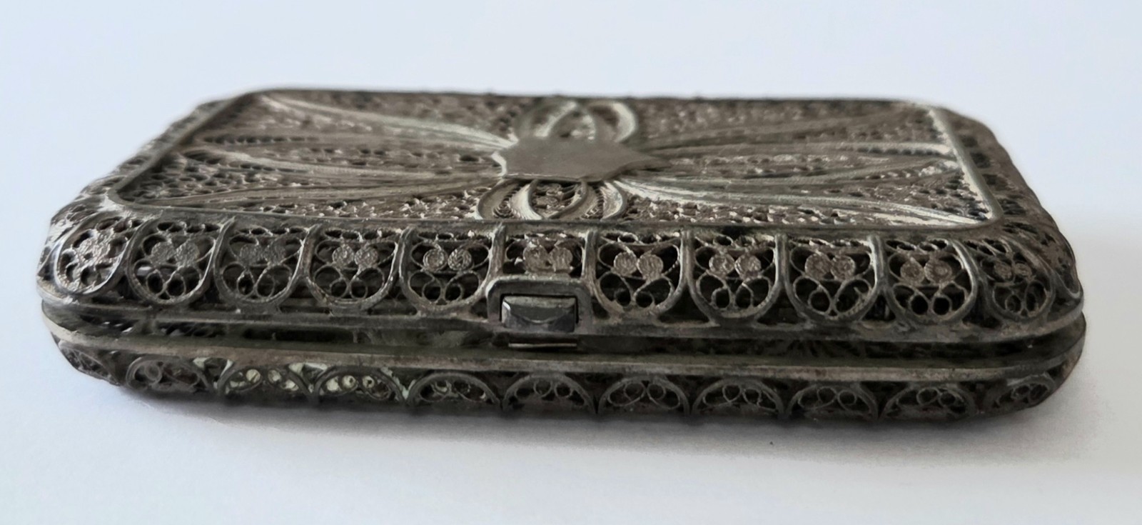ANTIQUE SILVER INTRICATE FILIGREE CIGARETTE CASE