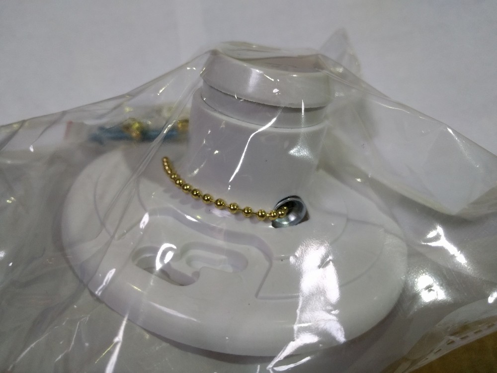 (50 pc) Plastic Keyless Ceiling Lampholder Fixture w/ Pull Chain Contractor Case