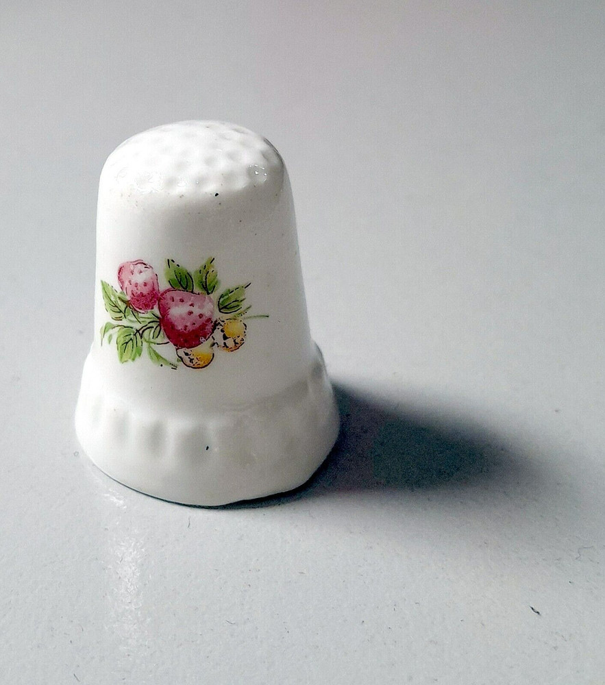 Decorative Thimble : Bone China : Strawberries  .