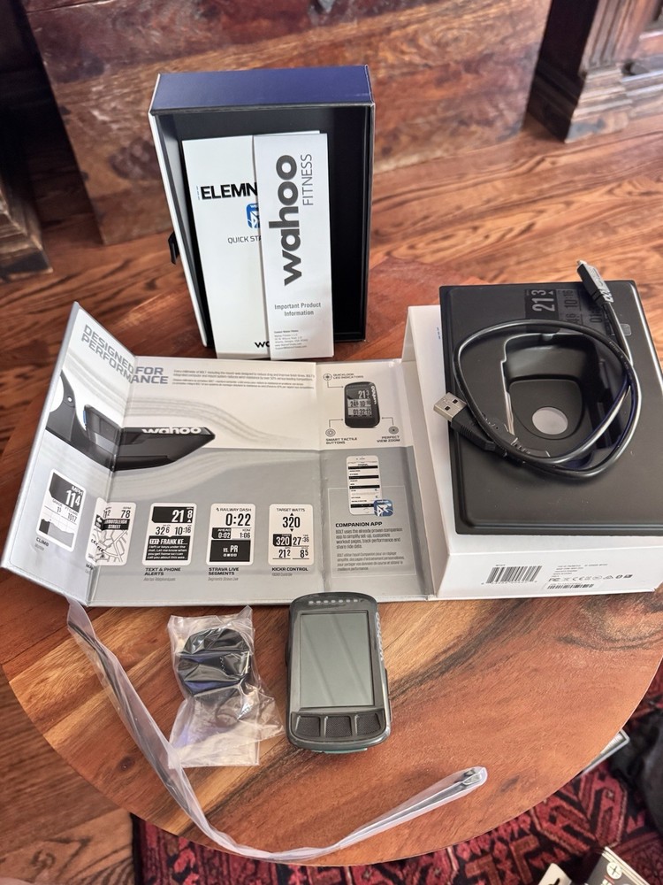 Wahoo ELEMNT Bolt V1 GPS Bike Computer